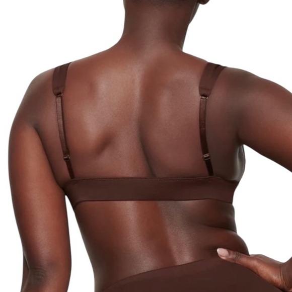 Skims Recycled Swim Plunge Bikini Top in Cocoa - Picture 3 of 9